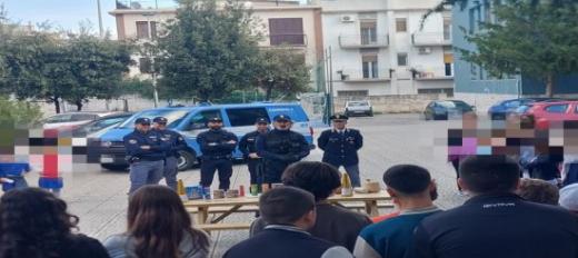 La Polizia di Stato di Brindisi incontra l'Istituto comprensivo Giovanni XXIII-Pascoli di Fasano.