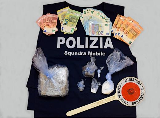 Continua l’attività di repressione della Polizia di Stato contro lo spaccio di sostanze stupefacenti nella provincia di Sondrio.