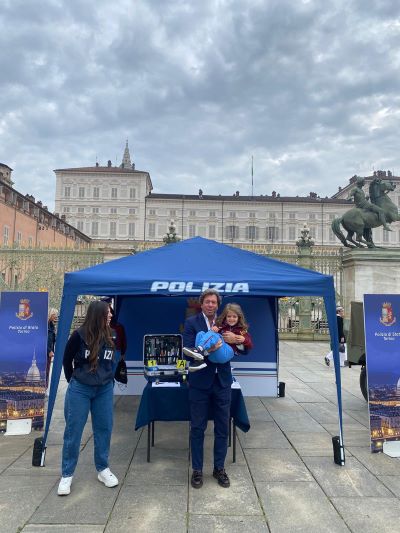 Torino: lo stand della Polizia di Stato a Tennis&Friends 2024