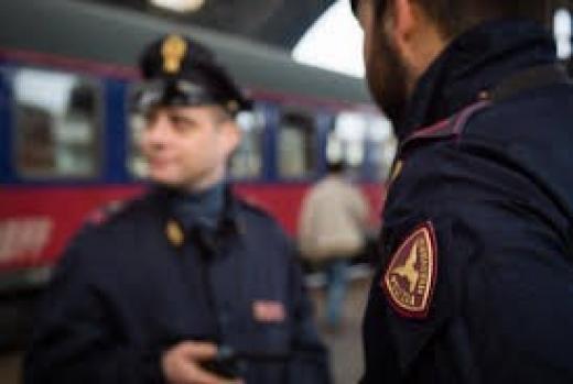 Sorpreso sul treno a compiere atti vandalici identificato e sanzionato dalla Polizia Ferroviaria