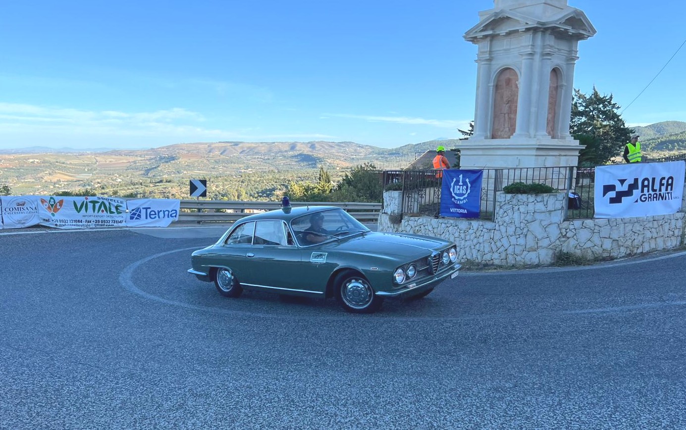 CHIARAMONTE GULFI. «67^ SALITA DEI MONTI IBLEI», LA POLIZIA DI STATO PARTECIPA CON LA STORICA “ALFA ROMEO SPRINT 2000”