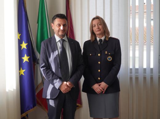 Il Questore di Massa Carrara accoglie un nuovo funzionario della Polizia di Stato.