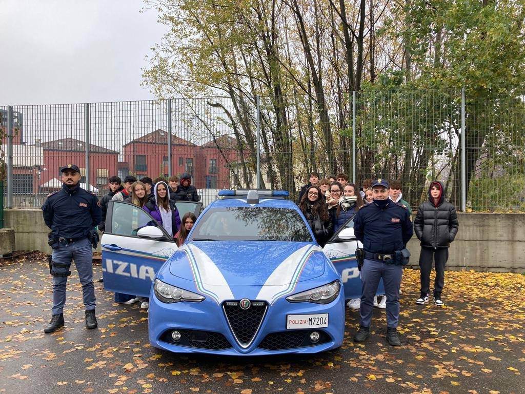 I ragazzi del liceo delle Scienze Umane di Monza incontrano la Polizia di Stato