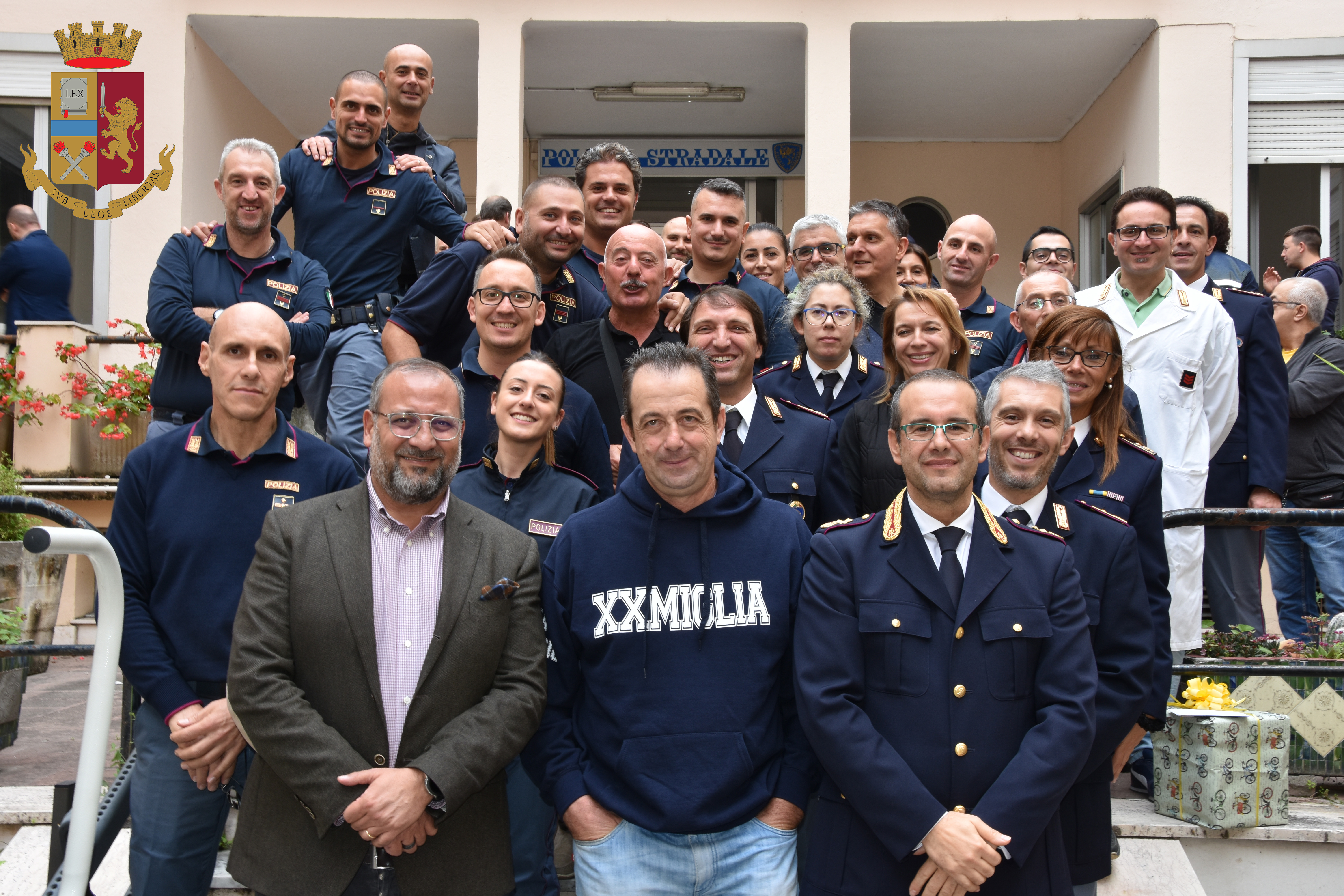 Ventimiglia. Il Sovrintendente Capo Coordinatore Ezio Sanguineti in pensione dopo quasi 41 anni di servizio ininterrotto al Commissariato di Pubblica Sicurezza.