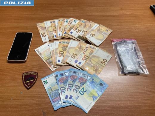 Prato, controlli di polizia nel centro storico: arrestato spacciatore