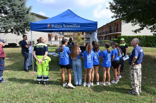 LA POLIZIA DI STATO PARTECIPA ALL’EVENTO “LA NOTTE SOTTO LE STELLE” A RONCELLO