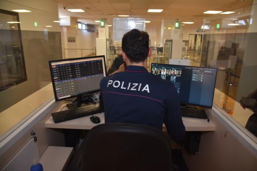 Polizia di Frontiera Aerea Pisa - Aeroporto Galilei - Arrestato cittadino Rumeno e denunciati tre cittadini Iraniani