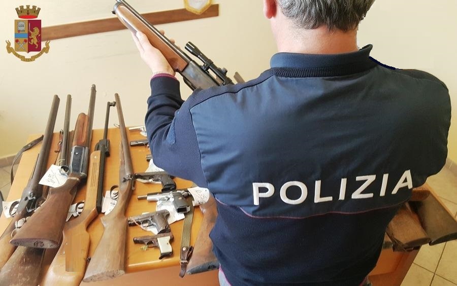 Caltanissetta, la Polizia di Stato ha eseguito controlli nei confronti dei detentori di armi