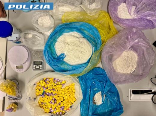 Torino: sequestrati oltre 3 kg di droga e 9.400 € in contanti a Barriera Milano