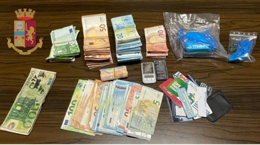 Commissariato di Iglesias: in casa a Domusnovas cocaina e 17000 euro. Arrestato 35enne per spaccio.