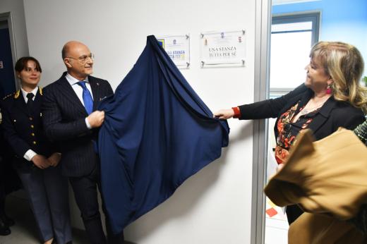 La Polizia di Stato di Pordenone inaugura la “stanza tutta per sé” per l’audizione in ambiente protetto e confortevole di donne e minori vittime di violenza.