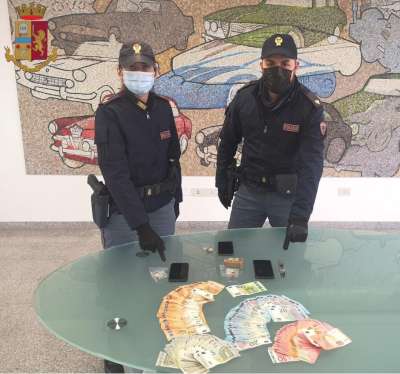 La Polizia di Stato di Pordenone arresta un giovane 21enne per spaccio di stupefacenti