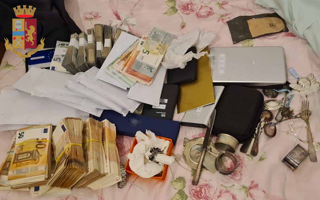 Cernusco (MI), rapina da 3milioni di euro in banca: 
la Polizia di Stato arresta donna per favoreggiamento