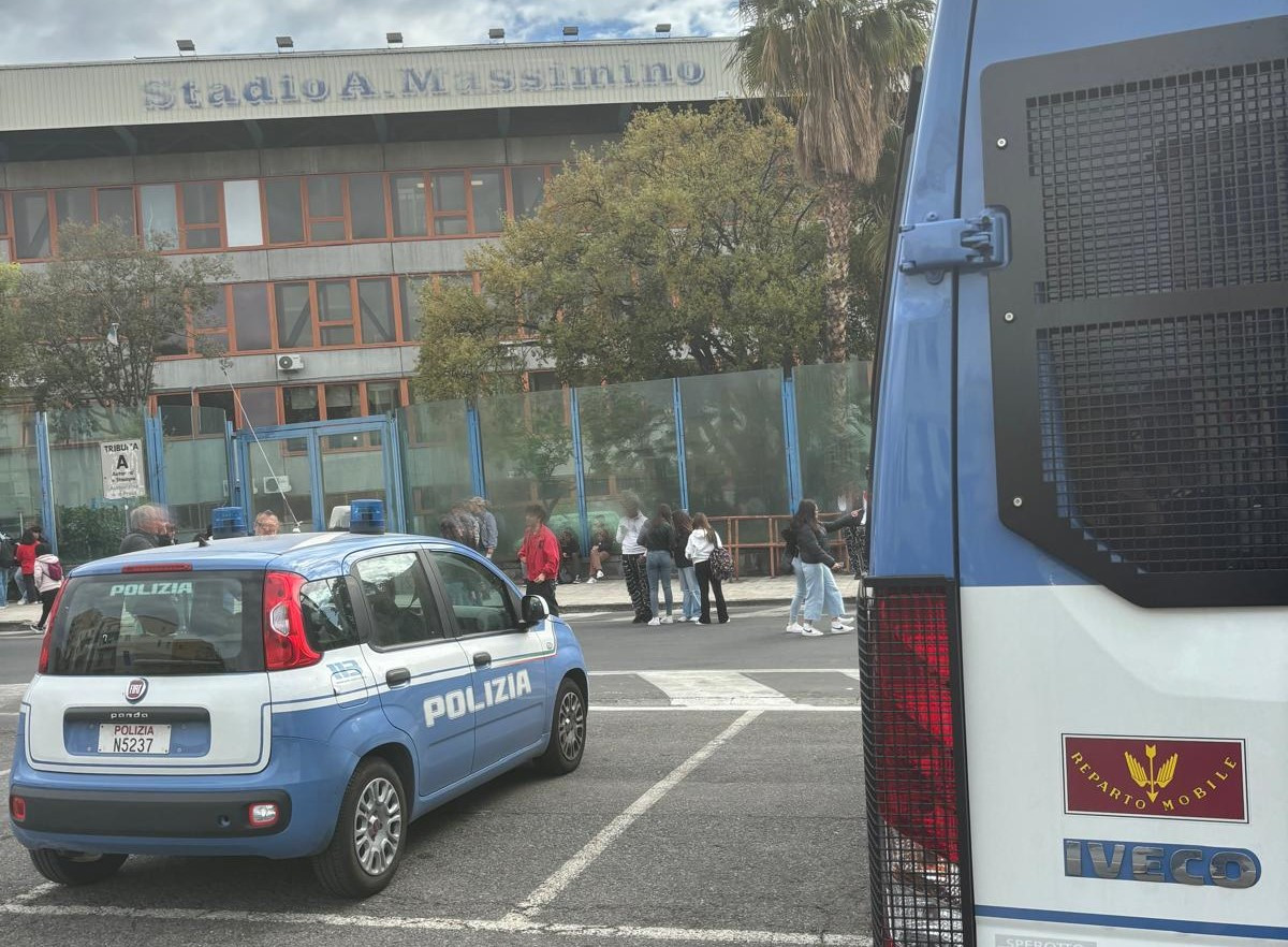 ACCENDONO FUMOGENI DURANTE LA PARTITA, DENUNCIATI DUE ULTRAS CATANESI. EMESSI DAL QUESTORE DI CATANIA DUE DASPO.