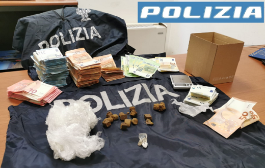 Controlli antidroga della Polizia di Stato di Udine: arrestato in Largo Goldoni uno spacciatore pakistano e sequestrati quasi 42.000 euro probabile provento dell'illecita attività.