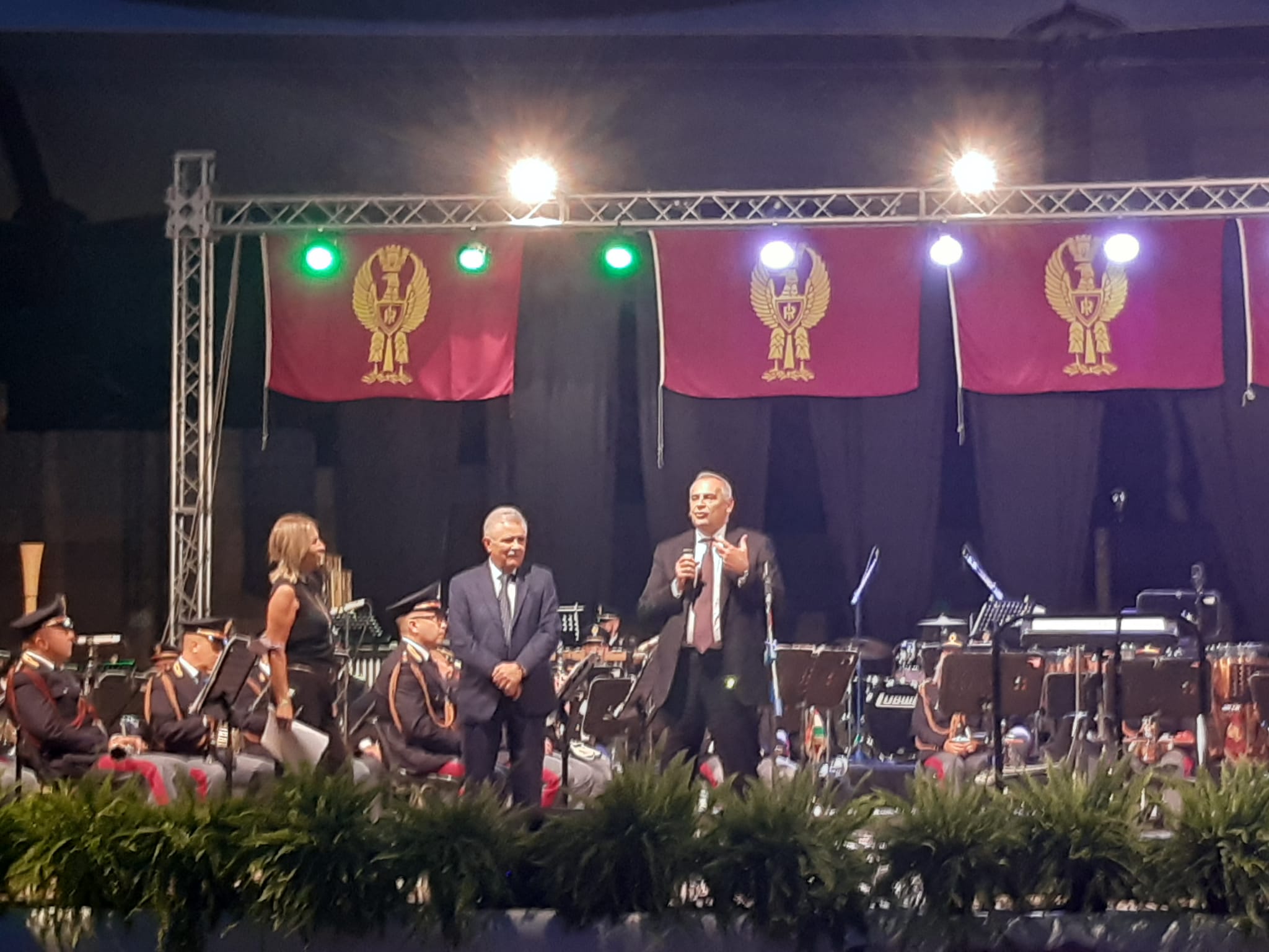 Il Capo della Polizia Lamberto Giannini alle “Mura Timoleontee” ha assistito al concerto “Note di legalità” della Banda musicale della Polizia di Stato