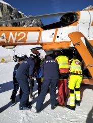 Gli operatori della Polizia di Stato in servizio sulle piste di Colfosco salvano uno sciatore colpito da arresto cardiaco