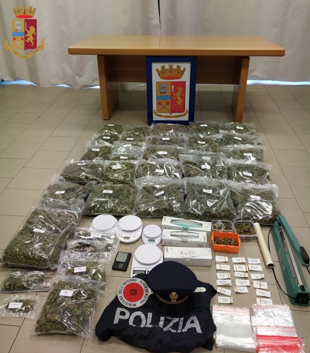 La Polizia di Stato arresta un italiano. Trovati 12 kg di droga in una cascina nel Pavese.