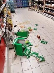 Ubriaco va in escandescenza in un supermercato: denunciato dalla Polizia di Stato