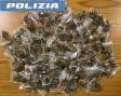 TENTANO DI FUGGIRE CON UN CENTINAIO DI DOSI DI DROGA ADDOSSO. ARRESTATI DALLA POLIZIA DI STATO DUE GIOVANI 18ENNI.