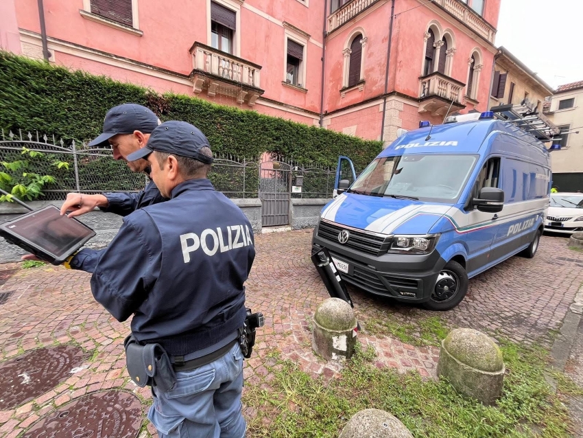 LA POLIZIA DI STATO INTERVIENE PER UNO ZAINO SOSPETTO IN CENTRO A PADOVA