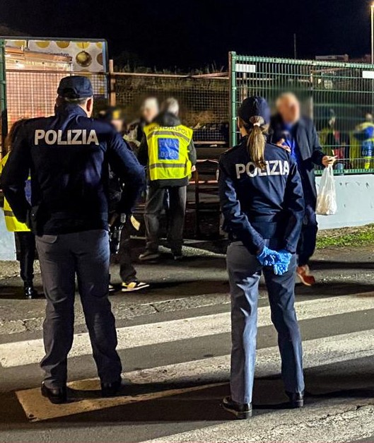 RISSA IN CURVA SUD. LA POLIZIA DI STATO DENUNCIA TRE TIFOSI. NOTIFICATI I PROVVEDIMENTI DI DASPO