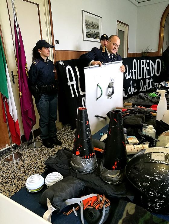 Torino:  Scudo sequestrato ad anarchici