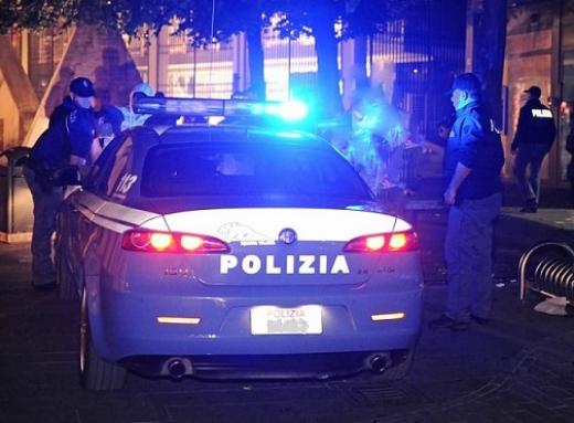 Disarmato e arrestato uomo con coltello