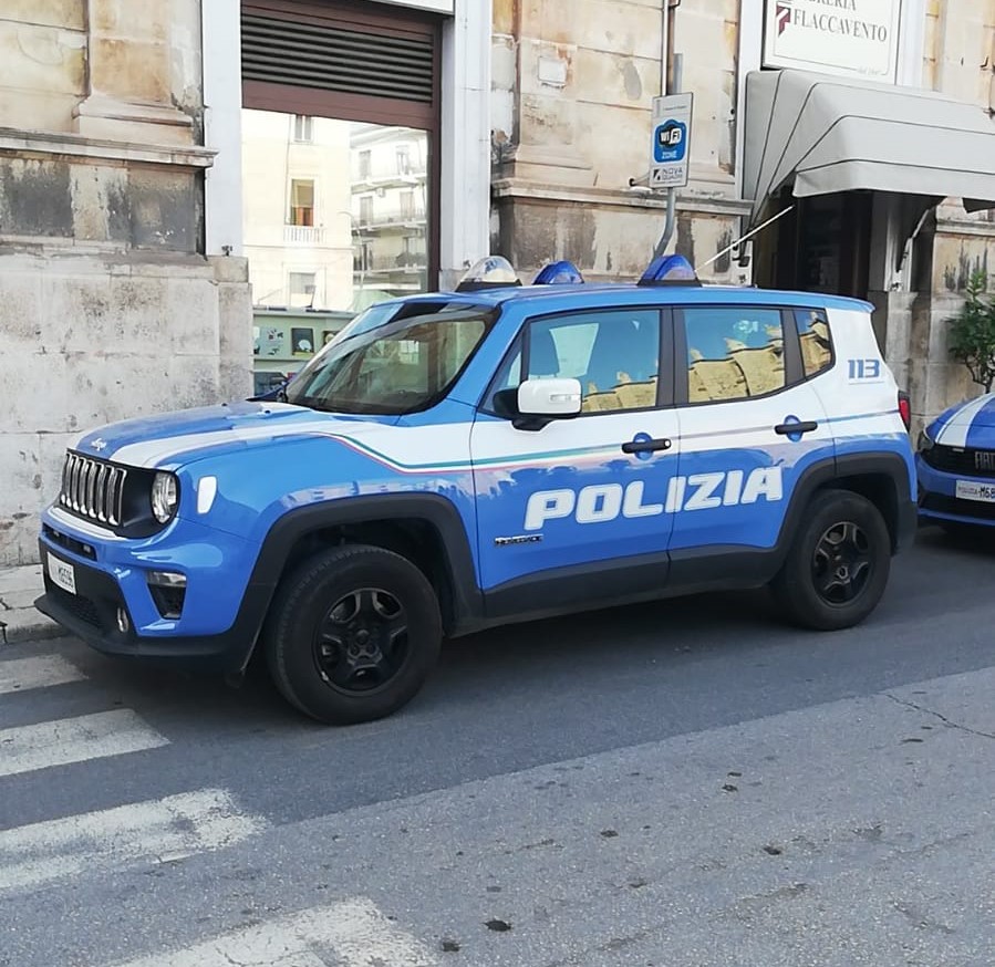 polizia di stato auto