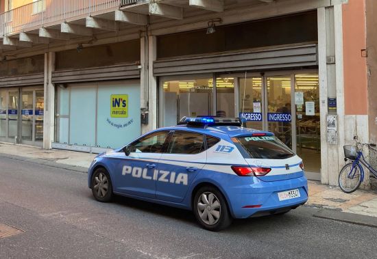 Potenziati i controlli a Veronetta: due cittadini stranieri arrestati dalla Polizia di Stato per tentata rapina impropria in concorso