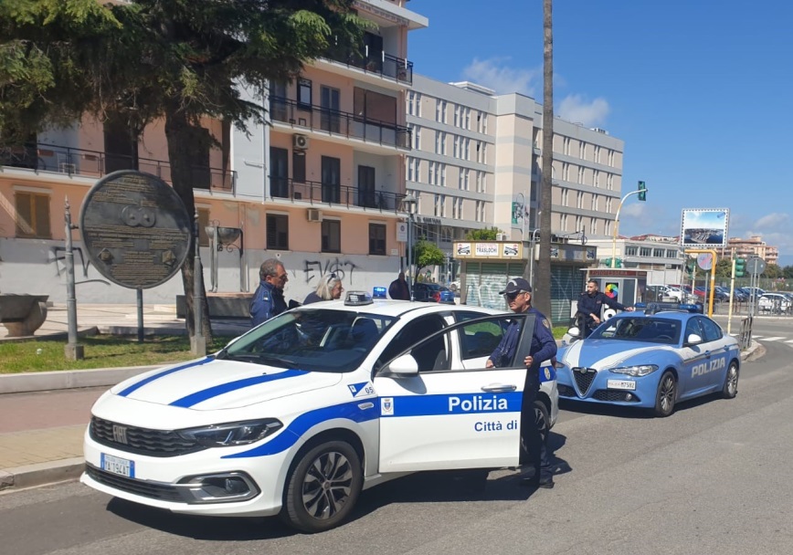 Crotone, sosta selvaggia, servizi congiunti della Polizia di Stato e della Polizia Municipale
