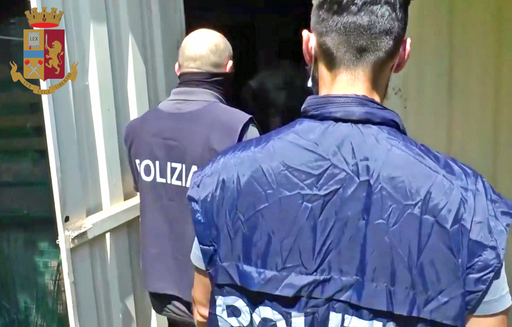 Migliaia di documenti falsi anche per l’attentatore di Vienna e per foreign fighters:  la Polizia di Stato arresta sette persone a Milano e in Lombardia