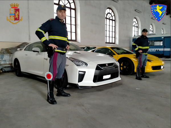 Ricettazione e riciclaggio di auto di alta gamma: la Polizia di Stato recupera una Ferrari 458 ed una Nissan GT-R