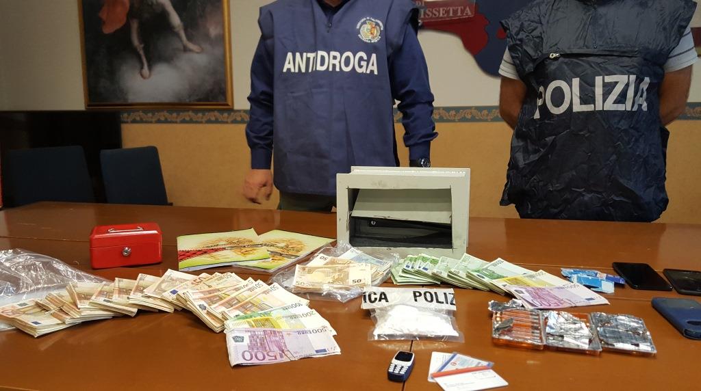 due arresti sequestrata cocaina e soldi