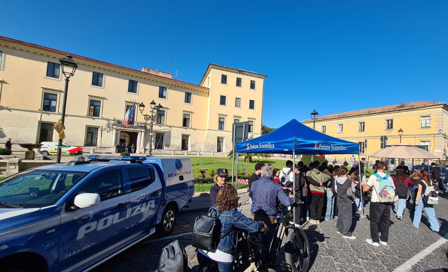 La Polizia di Stato celebra la giornata dell’Unità Nazionale delle Forze Armate.