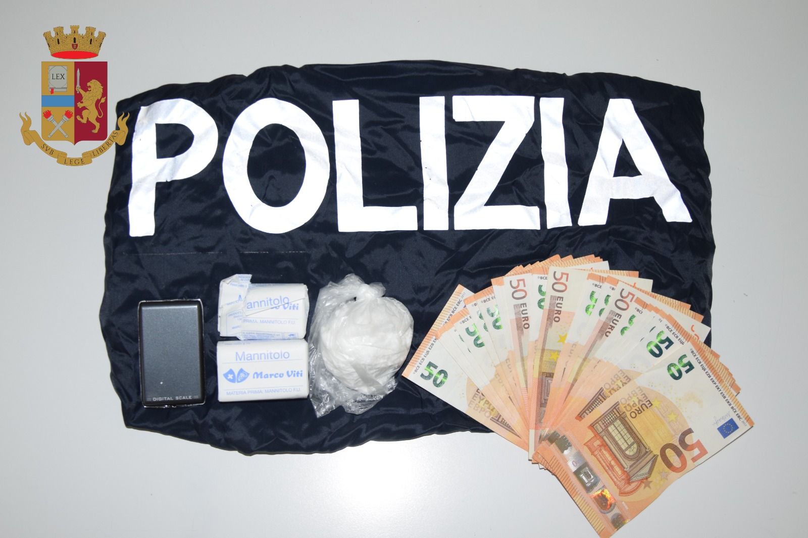 La Polizia di Stato arresta giovane con 50 grammi di cocaina pronta per essere venduta per il capodanno.