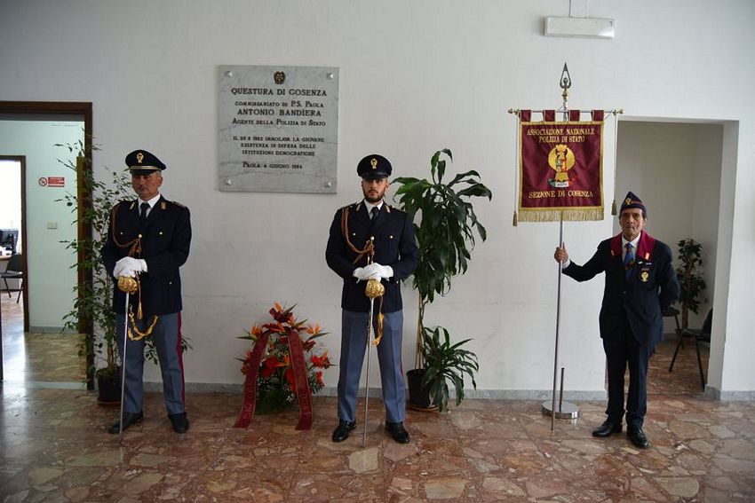 Polizia di Stato Paola (CS) : Commemorazione celebrativa in suffragio dell’Agente della Polizia di Stato Antonio BANDIERA.