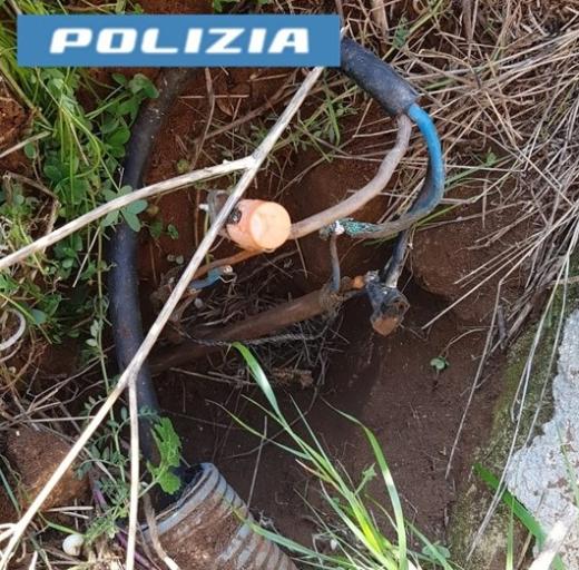 Trovato in un vigneto un allaccio abusivo alle rete elettrica: la Polizia di Stato denuncia il proprietario del terreno