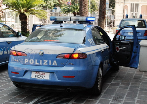 Sanremo. Controlli straordinari del territorio da parte del Commissariato di Sanremo: due arresti, due denunce e controlli a numerosi esercizi pubblici.