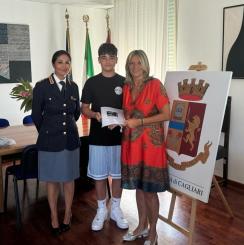 Riccardo, 13 anni, presenta la sua tesi sulla Polizia di Stato.