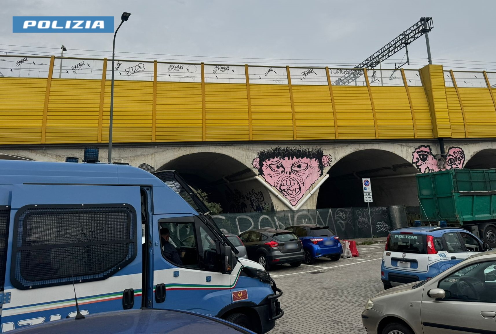 Milano: servizio della Polizia di Stato di bonifica e messa in sicurezza delle arcate ferroviarie Borgo Cascina Conti