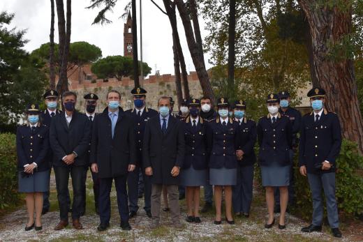 IL Prefetto della Provincia di Pisa Giuseppe Castaldo saluta il Questore ed i vari Dirigenti delle articolazioni della Questura.