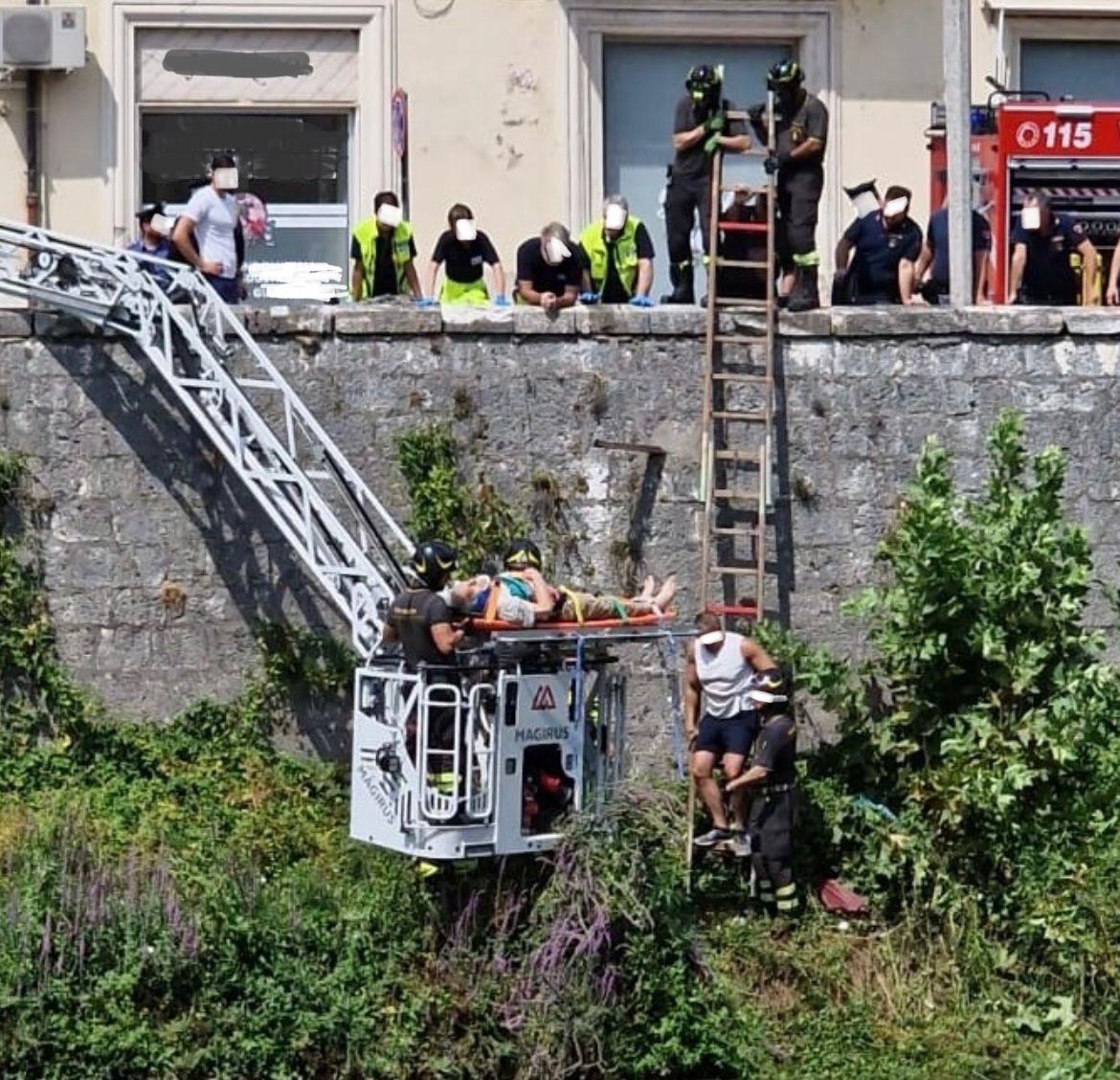 Salvataggio in seguito a gesto suicidario