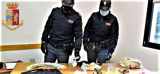 Viareggio - Arrestati in flagranza del reato di detenzione al fine di spaccio di cocaina ed hashish, S.M., 40 enne di Viareggio, ed S.M. marocchino di 40 anni, convivente della donna