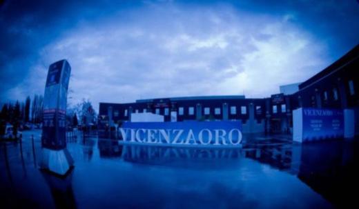 Questura di Vicenza - VICENZAORO - Pregiudicato fermato con orologi di dubbia provenienza - comunicato Stampa