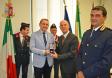 Il Questore di Milano Giuseppe Petronzi consegna medaglie di commiato a poliziotti