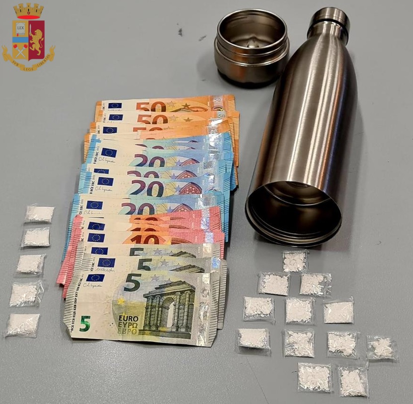 Milano, nascondeva droga in una borraccia: arrestato dalla Polizia di Stato