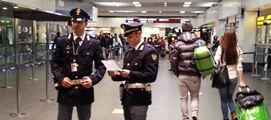 Polizia controlli aeroporto