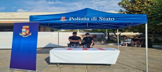 POLIZIA DI STATO DI VENEZIA: PROSEGUE LA CAMPAGNA DI SENSIBILIZZAZIONE AI TURISTI SUL FENOMENO DEI BORSEGGI E DEGLI “SCATOLETTISTI”.  LA POLIZIA FERROVIARIA FERMA DUE  PRESUNTI BORSEGGIATORI.