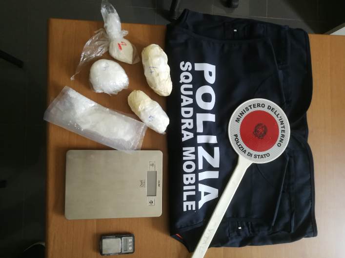 Frosinone  - Sequestrati circa 300 grammi di cocaina dagli uomini della Squadra Mobile.Foto